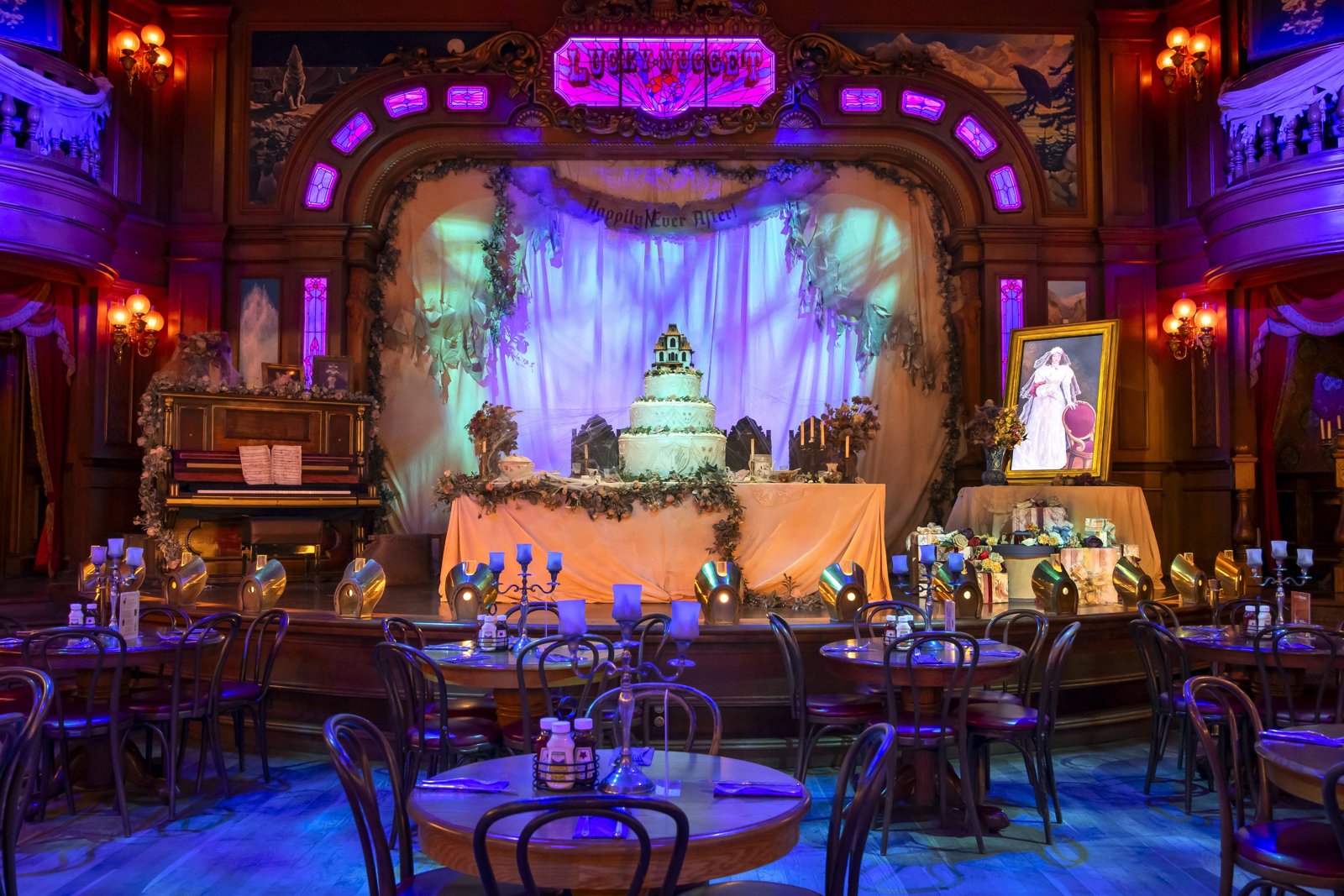 L'Unlucky Nugget Saloon, à Frontierland, inspiré de Phantom Manor