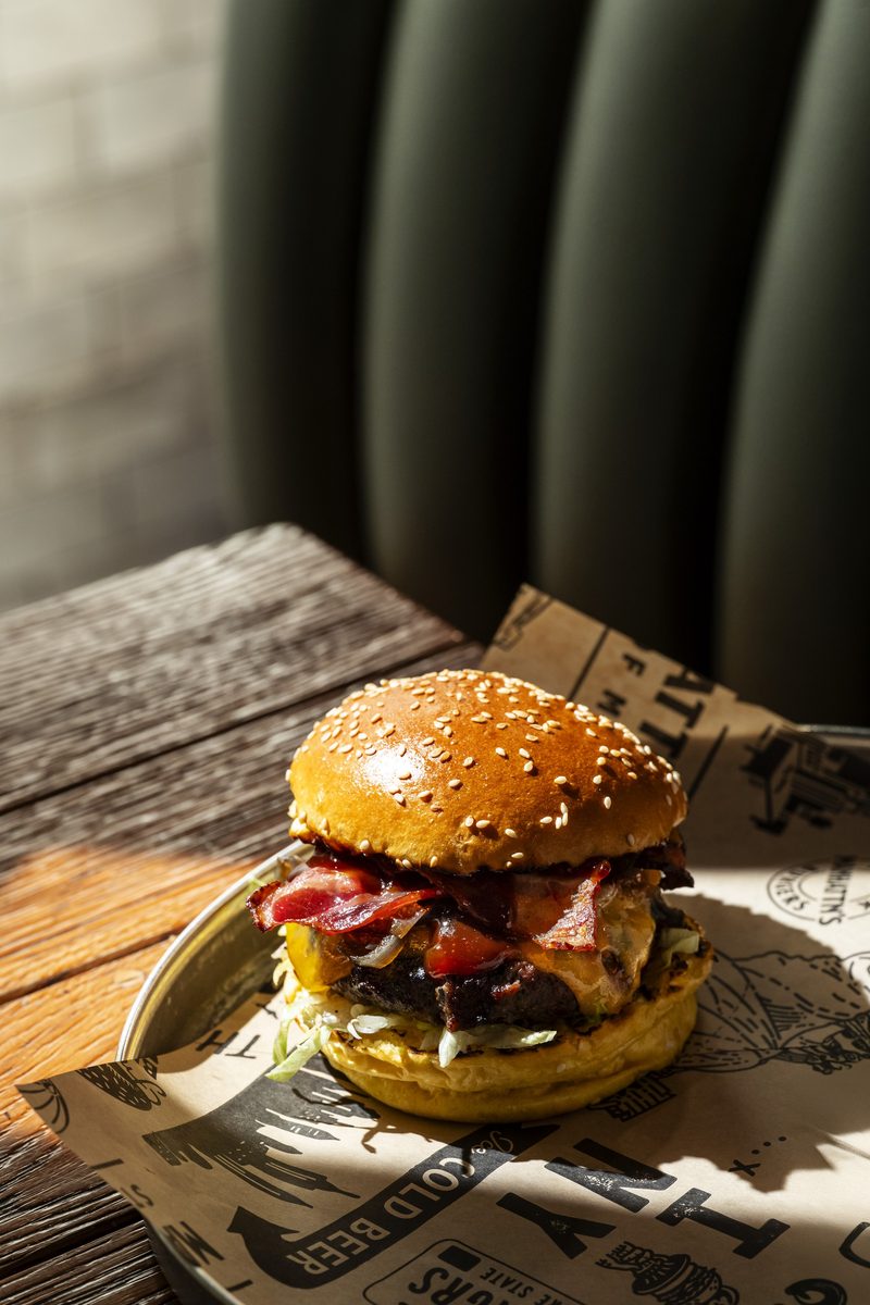 Le Rockfeller Burger, garni de bacon