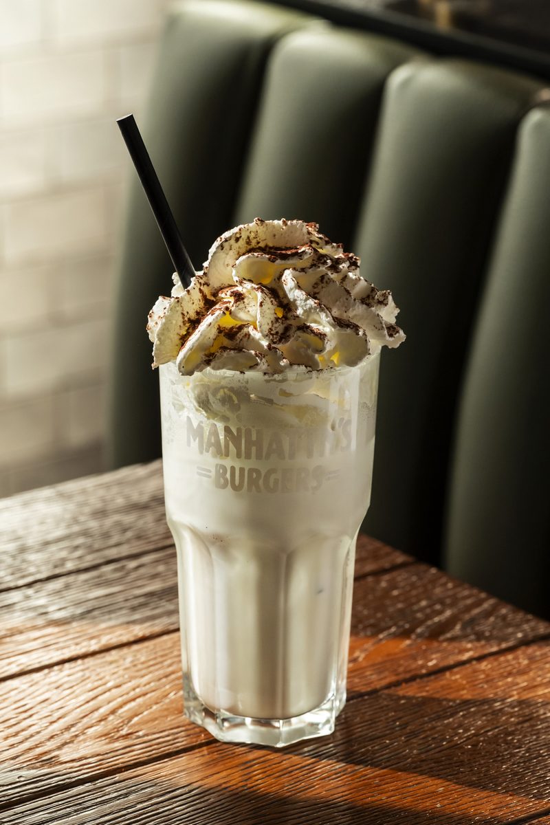 Un milk-shake à la vanille surmonté de chantilly